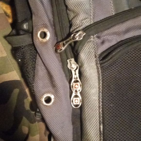 Really Nice SwissGear backpack - Picture 3 of 4